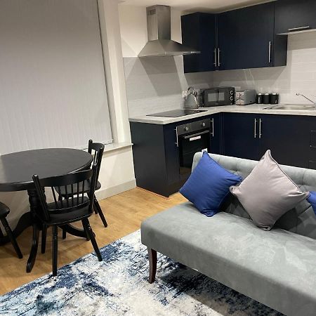 Modern - Two Bed - Apartment Located In The City Of Wolverhampton Exterior foto