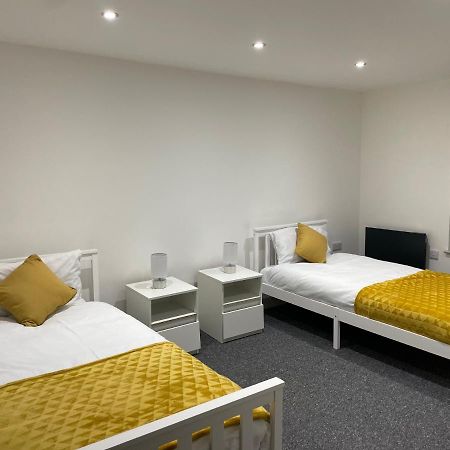 Modern - Two Bed - Apartment Located In The City Of Wolverhampton Exterior foto