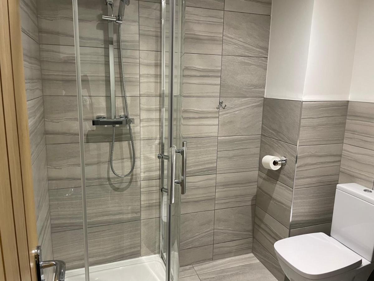 Modern - Two Bed - Apartment Located In The City Of Wolverhampton Exterior foto