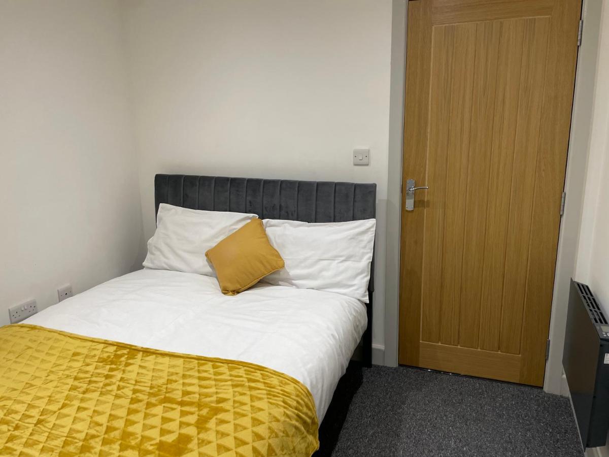 Modern - Two Bed - Apartment Located In The City Of Wolverhampton Exterior foto