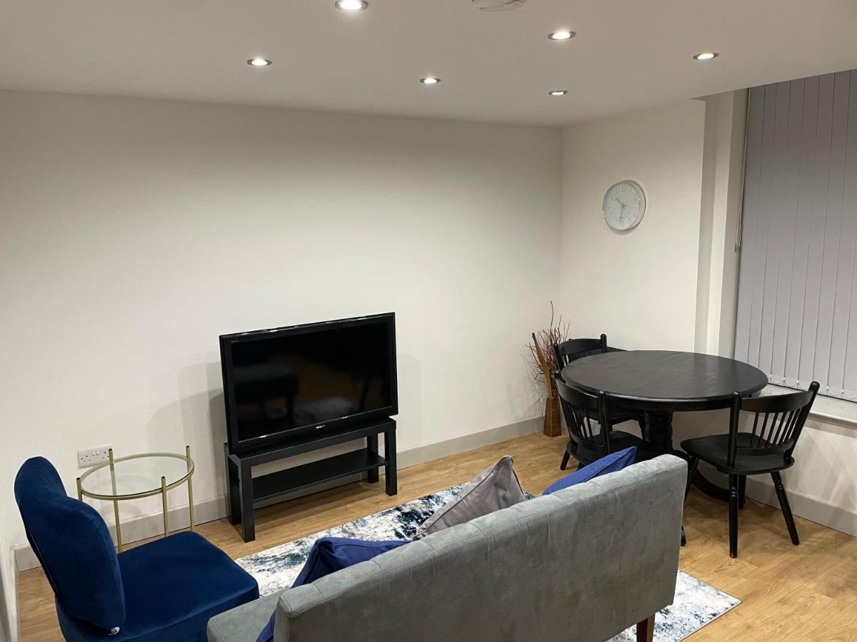 Modern - Two Bed - Apartment Located In The City Of Wolverhampton Exterior foto